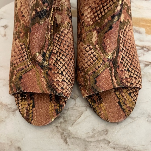 Vince Camuto Allanna Pink Snakeskin Size 9.5 Peeptoe Heels - Picture 2 of 10